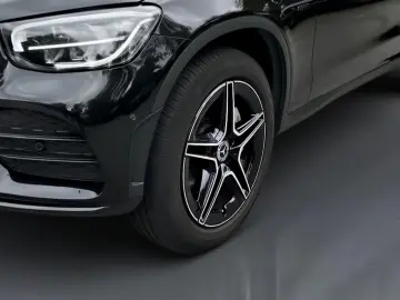 MERCEDES-BENZ GLC 300 e 4M AMG NIGHT PANO KAMERA AMBIENTE