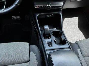VOLVO XC40 Core 2WD Digitales Cockpit Soundsystem Sper