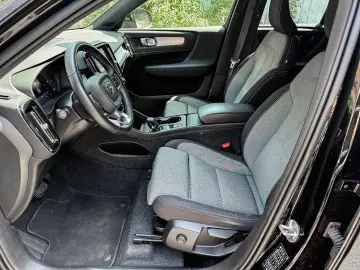 VOLVO XC40 Core 2WD Digitales Cockpit Soundsystem Sper