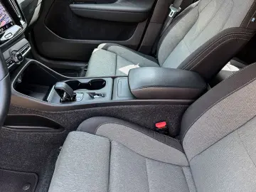 VOLVO XC40 Core 2WD Digitales Cockpit Soundsystem Sper