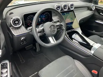 MERCEDES-BENZ GLC 300 4M Coupé AMG Pano AHK 360  Distro
