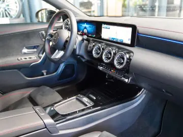 MERCEDES-BENZ CLA 220 4M AMG Line Night Pano Head-up…