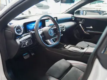 MERCEDES-BENZ CLA 220 4M AMG Line Night Pano Head-up…