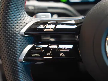 MERCEDES-BENZ CLA 220 4M AMG Line Night Pano Head-up…