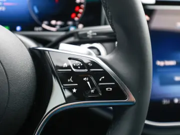 MERCEDES-BENZ E 300 de Avantgarde Advanced LED NAVI …