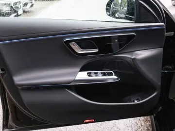 MERCEDES-BENZ E 300 de Avantgarde Advanced LED NAVI …