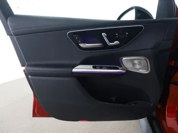 MERCEDES-BENZ GLC 300 4M AMG AHK Night Pano Distr. Burmester
