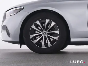 MERCEDES-BENZ E 220 d Avantgarde DLight AHK KeylGo A…