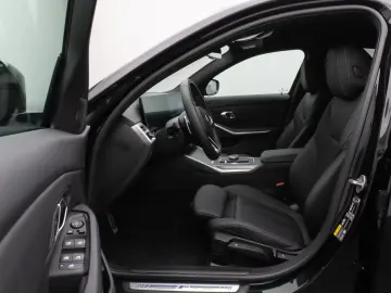 BMW 330e M Sport 360 HUD DAB H K Alarm ParkAs 19Zoll