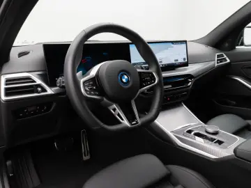 BMW 330e M Sport 360 HUD DAB H K Alarm ParkAs 19Zoll