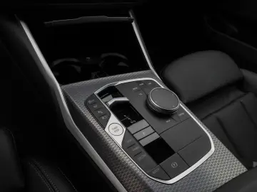 BMW 330e M Sport 360 HUD DAB H K Alarm ParkAs 19Zoll