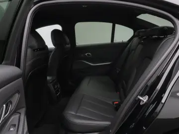 BMW 330e M Sport 360 HUD DAB H K Alarm ParkAs 19Zoll