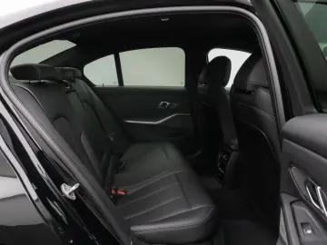 BMW 330e M Sport 360 HUD DAB H K Alarm ParkAs 19Zoll