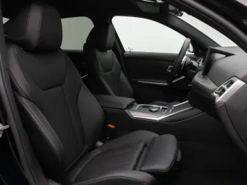 BMW 330e M Sport 360 HUD DAB H K Alarm ParkAs 19Zoll