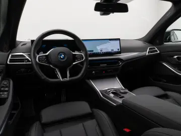 BMW 330e M Sport 360 HUD DAB H K Alarm ParkAs 19Zoll
