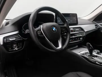 BMW 530i DriveAss Alarm DAB Kamera Leder Parkassist