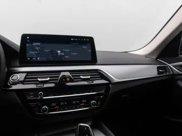 BMW 530i DriveAss Alarm DAB Kamera Leder Parkassist
