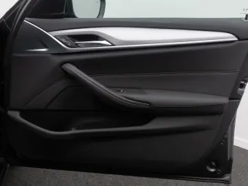BMW 530i DriveAss Alarm DAB Kamera Leder Parkassist