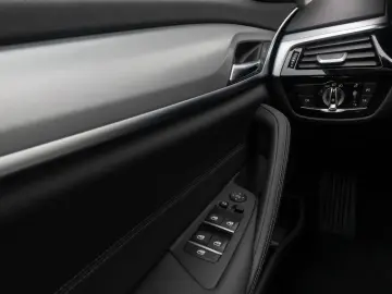 BMW 530i DriveAss Alarm DAB Kamera Leder Parkassist