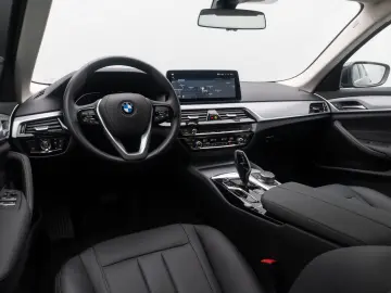 BMW 530i DriveAss Alarm DAB Kamera Leder Parkassist