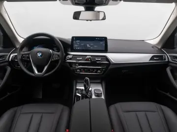 BMW 530i DriveAss Alarm DAB Kamera Leder Parkassist