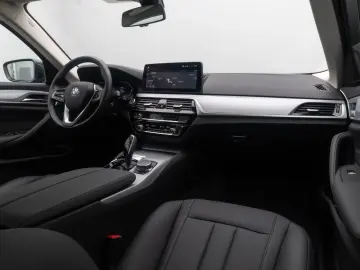 BMW 530i DriveAss Alarm DAB Kamera Leder Parkassist