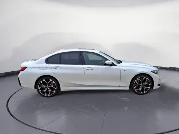 BMW 330i xDrive Limousine M-Sport Pro Glasdach M-Spo