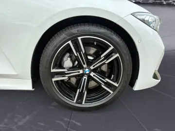 BMW 330d xDrive Automatik M SPORT Parking Assistant