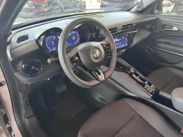 ALFA ROMEO Junior Elettrica 115 kW Wärmepumpe  18-Zoll  10