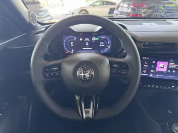 ALFA ROMEO Junior Elettrica 115 kW Wärmepumpe  18-Zoll  10