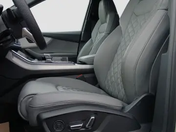 AUDI Q7 55 TFSI quattro tiptronic S-Line Matrix Stand