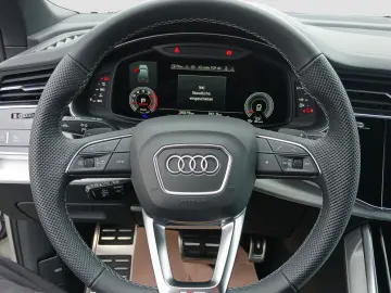 AUDI Q7 55 TFSI quattro tiptronic S-Line Matrix Stand