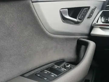 AUDI Q7 55 TFSI quattro tiptronic S-Line Matrix Stand