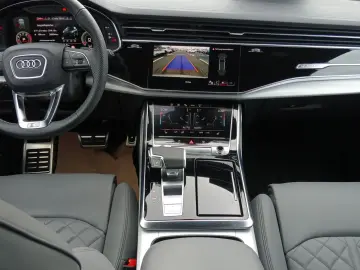 AUDI Q7 55 TFSI quattro tiptronic S-Line Matrix Stand