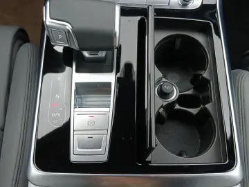 AUDI Q7 55 TFSI quattro tiptronic S-Line Matrix Stand