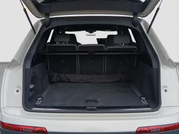 AUDI Q7 55 TFSI quattro tiptronic S-Line Matrix Stand