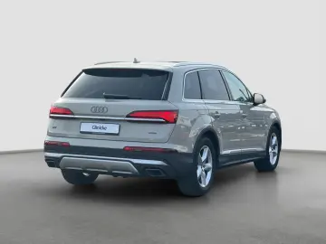 AUDI Q7 55 TFSI quattro tiptronic S-Line Matrix Stand