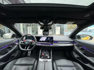 BMW M5 Limousine Individ. PANO B&W CarbonKeram 0 5%
