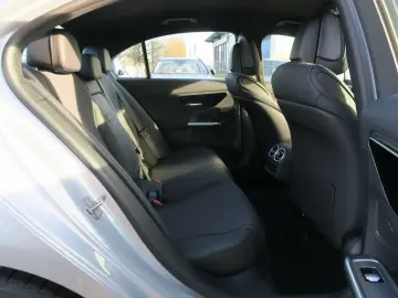 MERCEDES-BENZ C 220 d Avantgarde Advanced Winter-Paket 360