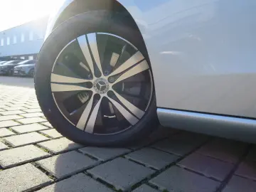 MERCEDES-BENZ C 220 d Avantgarde Advanced Winter-Paket 360
