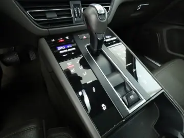 PORSCHE Macan S   LED Panorama AHK Bose PDC Kamera 2…