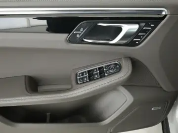PORSCHE Macan S   LED Panorama AHK Bose PDC Kamera 2…