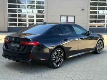 BMW 520 G60 5 Limousine 520 d xDrive M Sport H&K 360