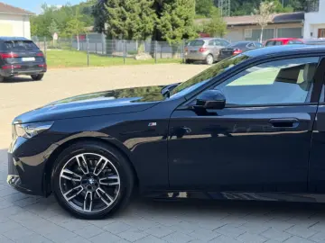 BMW 520 G60 5 Limousine 520 d xDrive M Sport H&K 360