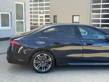 BMW 520 G60 5 Limousine 520 d xDrive M Sport H&K 360
