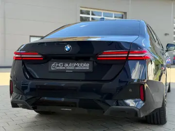 BMW 520 G60 5 Limousine 520 d xDrive M Sport H&K 360