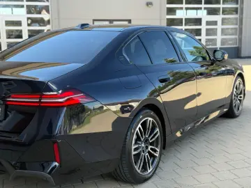 BMW 520 G60 5 Limousine 520 d xDrive M Sport H&K 360