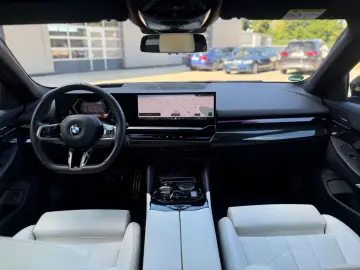 BMW 520 G60 5 Limousine 520 d xDrive M Sport H&K 360