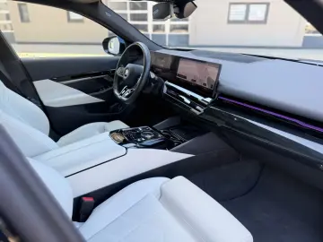 BMW 520 G60 5 Limousine 520 d xDrive M Sport H&K 360