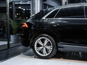 AUDI Q8 45 TDI S-Line quattro Tiptr. PANO HD Matrix